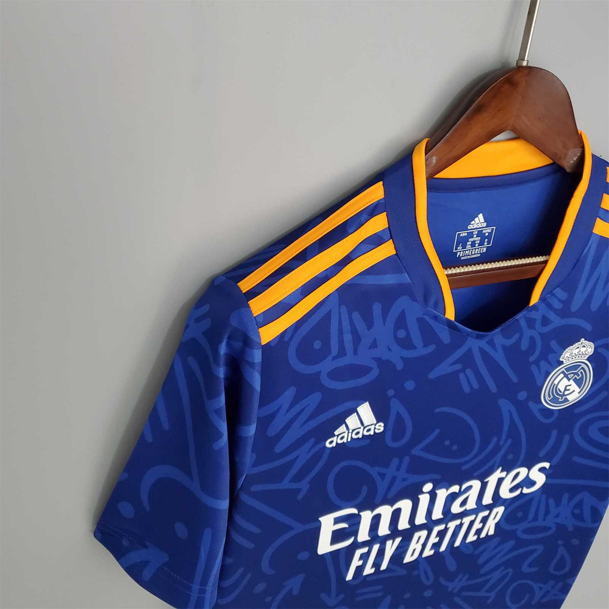 Real Madrid Away Jersey 2021-22 : : Clothing & Accessories